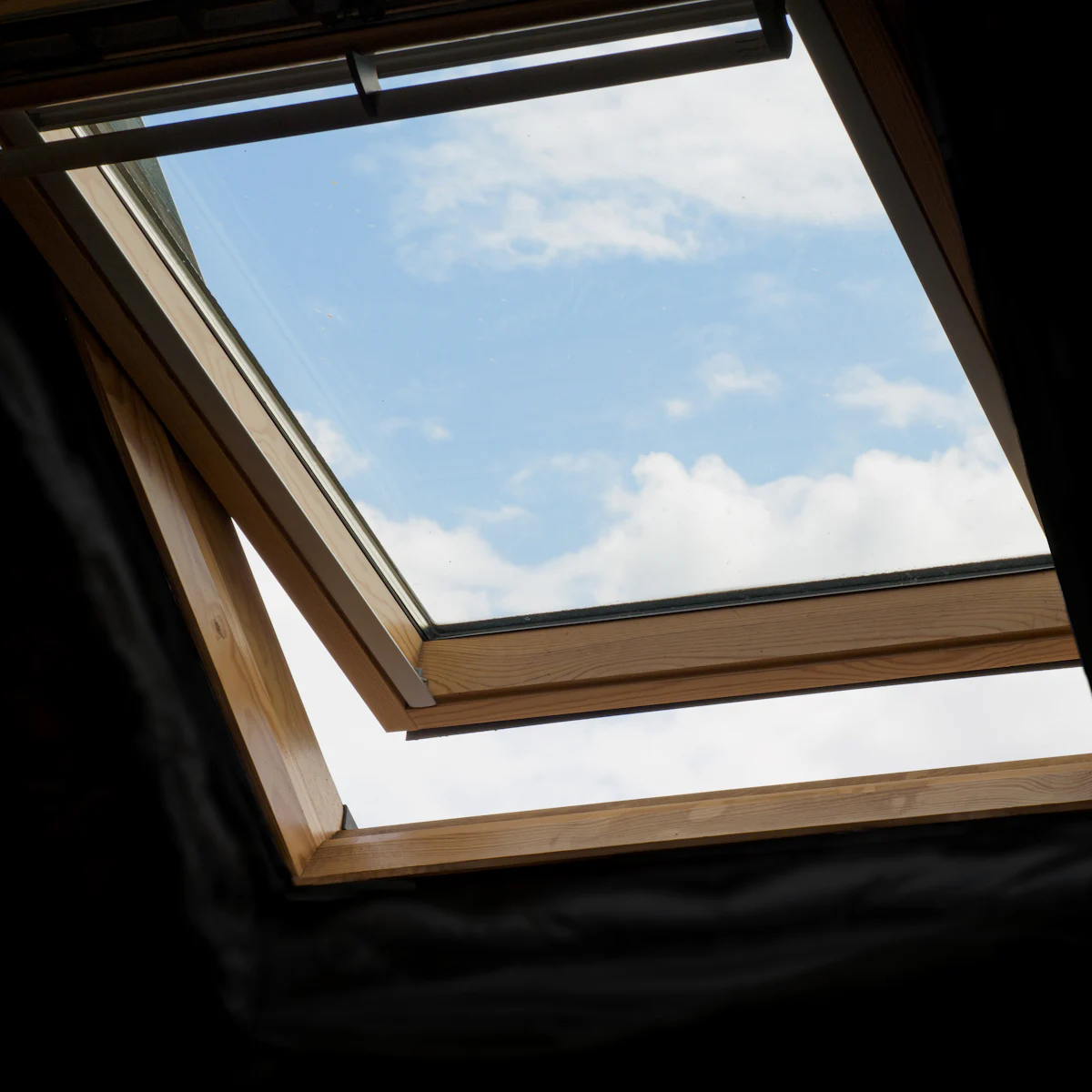 Open skylight window