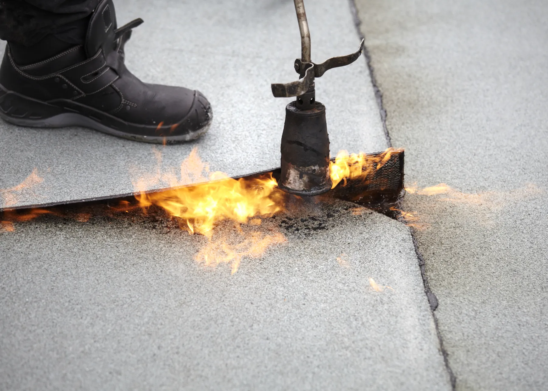 Torch-applied modified bitumen flat roof